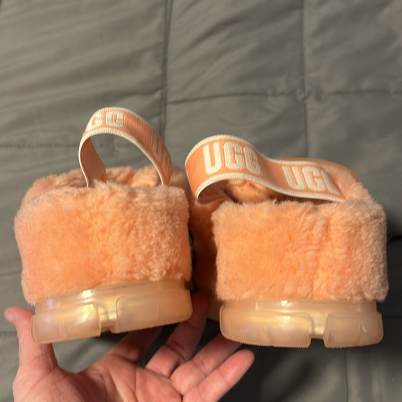 Size 7 1/2 UGG platform slippers - Picture 5 of 10
